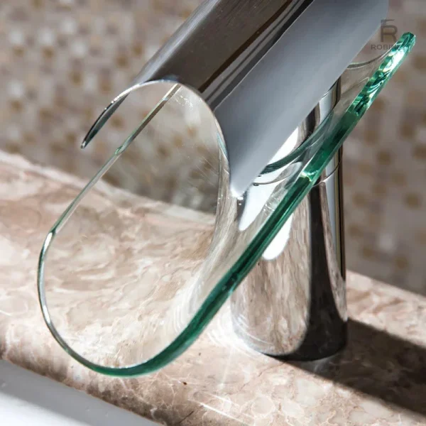 Robinet salle de bain moderne avec cascade