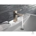 Robinet de salle de bain, finition brillante et contemporaine