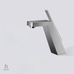 Accessoire de salle de bain, robinet chrome au design raffiné