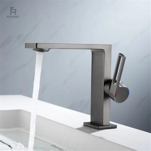 Mitigeur design épuré pour salle de bain