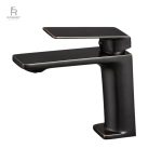 Mitigeur moderne noir pour salle de bain