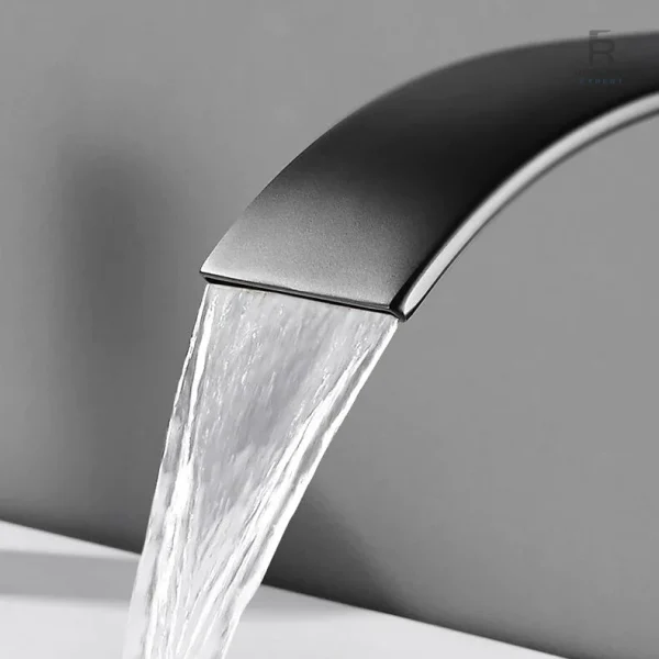 Robinet élégant pour vasque, touche de luxe