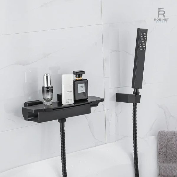 robinet-mural-baignoire-salle-de-bain-1 Robinet mural pour baignoire moderne