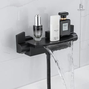 Robinet mural design pour salle de bain
