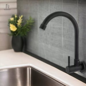Robinet mural noir pour cuisine moderne
