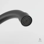 Robinet mural cuisine couleur noire tendance