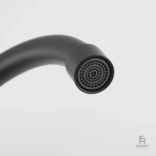 Robinet mural cuisine couleur noire tendance