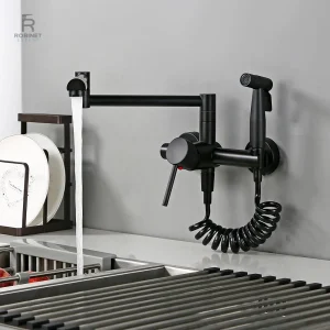 Robinet mural pratique pour cuisine moderne