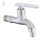 Robinet mural élégant en chrome pour extérieur