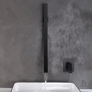 Robinet mural moderne pour salle de bain