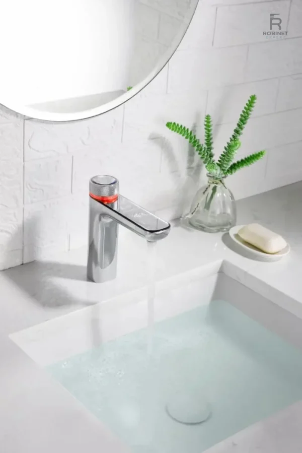 Accessoire de salle de bain : robinet thermostatique minimaliste