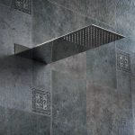 Tête de douche au design élégant et argenté