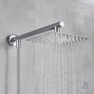 Grand modèle de tête de douche pour une expérience agréable