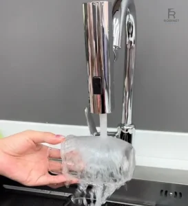 Accessoire évier avec jet de cascade innovant
